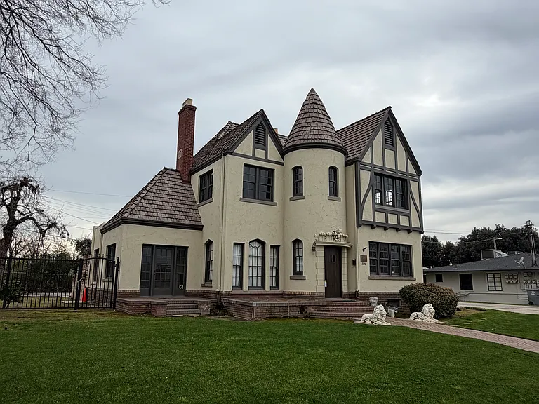 1520 E Olive Ave — Photo 4