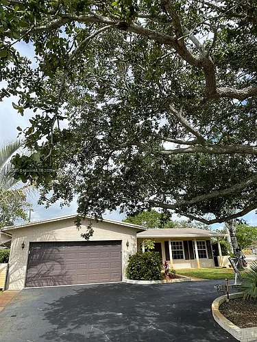 2230 N 50th Ave Photo 1