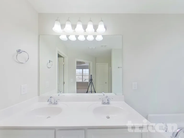 1048 Solomon Ln — Photo 9