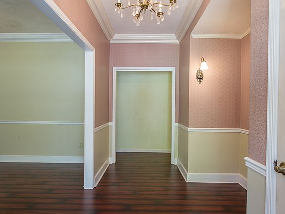 3rd image of 2882 Royal Oaks Dr