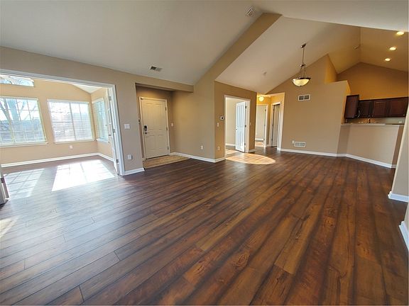 3rd image of 230 Glen Arden Cir