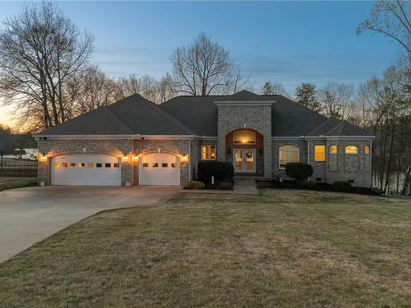 217 Aqua Cove Ct, Inman, SC 29349