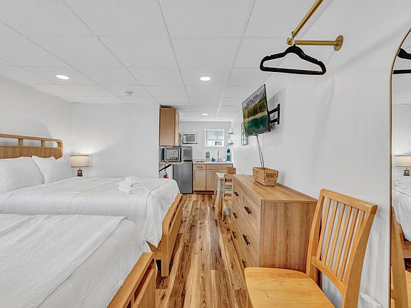 2nd image of 174 E Grand Ave #1