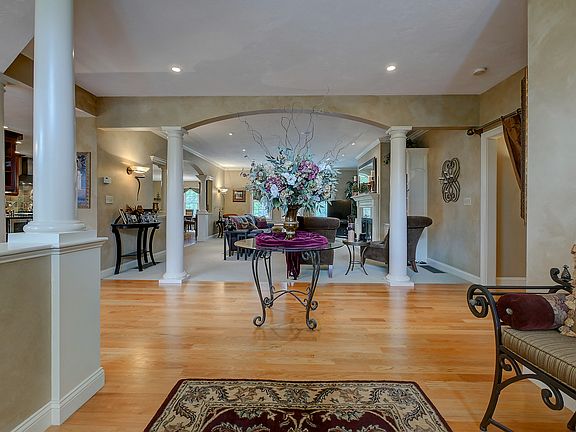 2nd image of 32 Tanglewood Dr