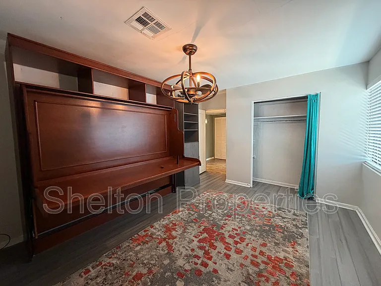 2514 E Fairmount Ave — Photo 15