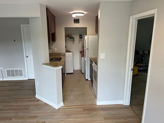 3rd image of 1024 Autumn Woods Ln APT 102