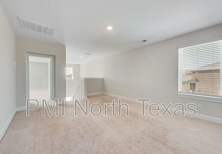 1421 Butler Ave — Photo 16