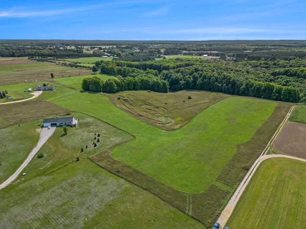 Farmview Ct, Gaylord, MI 49735