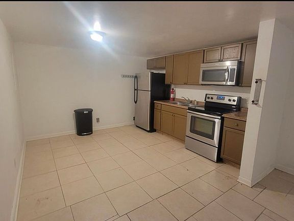 2nd image of 3410B Miami Dr #B