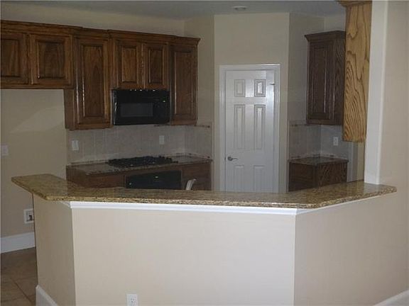 4th image of 3321 Depaul Dr