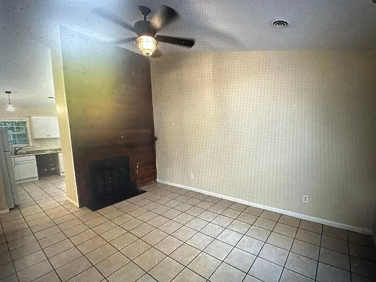811 Varsity Dr — Photo 5
