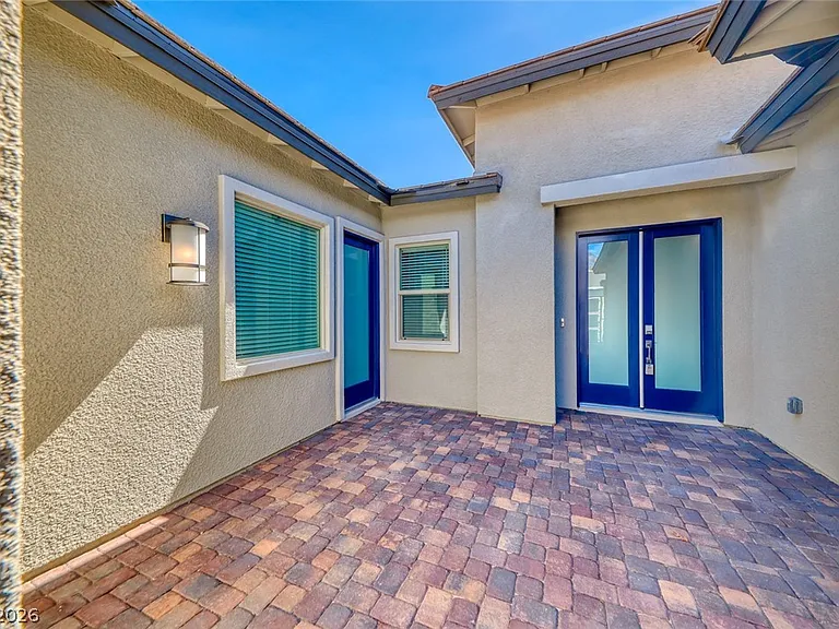 968 Woodburn Ln — Photo 3