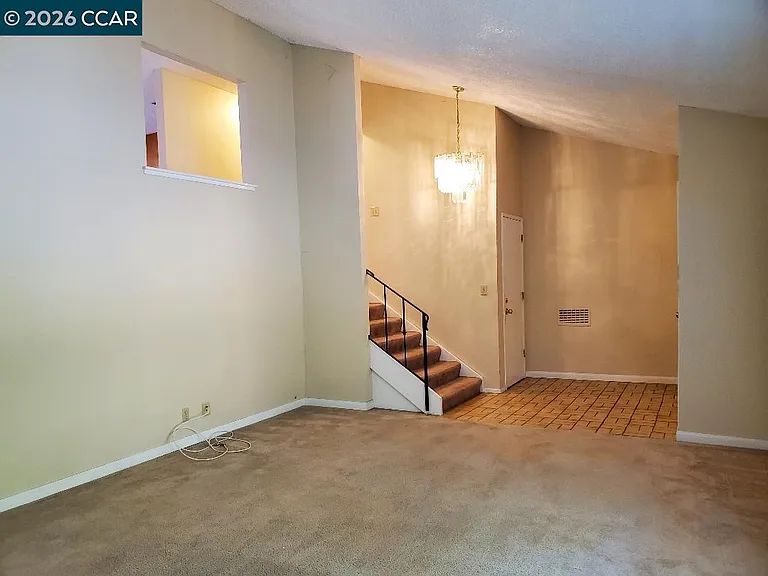 708 Court Ln — Photo 5