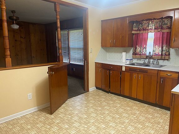 5th image of 1017 Illinois St