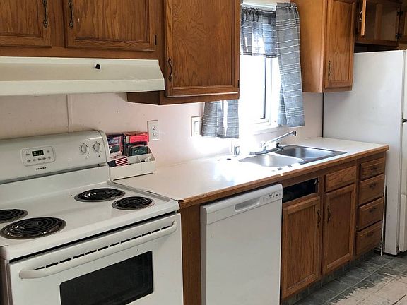 3rd image of 21 Beechplum Dr
