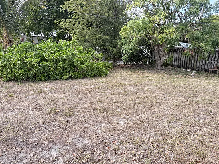 213 SE 9th St — Photo 14