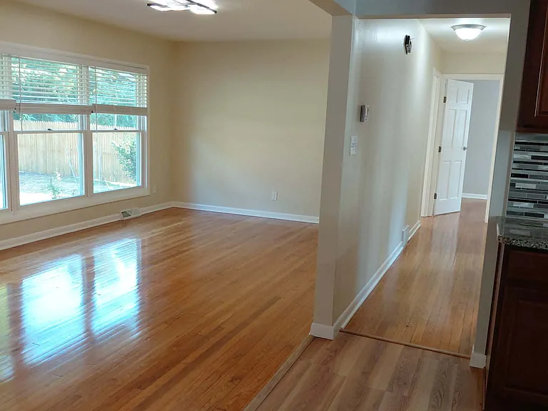 111 Randall Ave — Photo 7