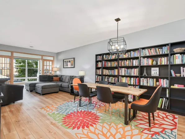 301 Oak Grove St APT 205, Minneapolis, MN 55403