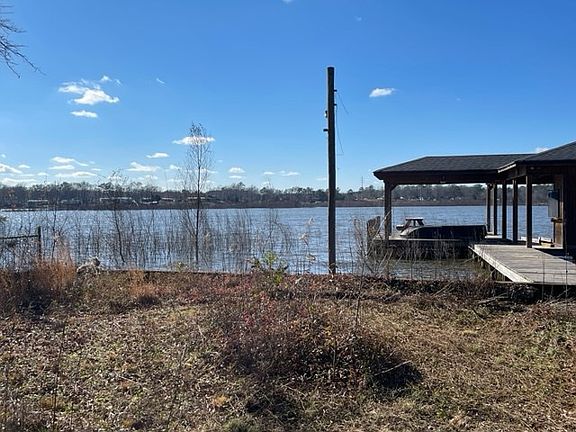 5th image of 158 Lakeshore Dr S
