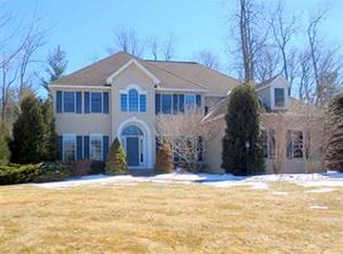 20 Fieldstone Dr, Delmar, NY 12054
