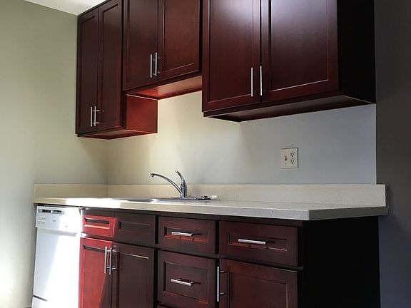 3rd image of 1670 Union Ave APT 7