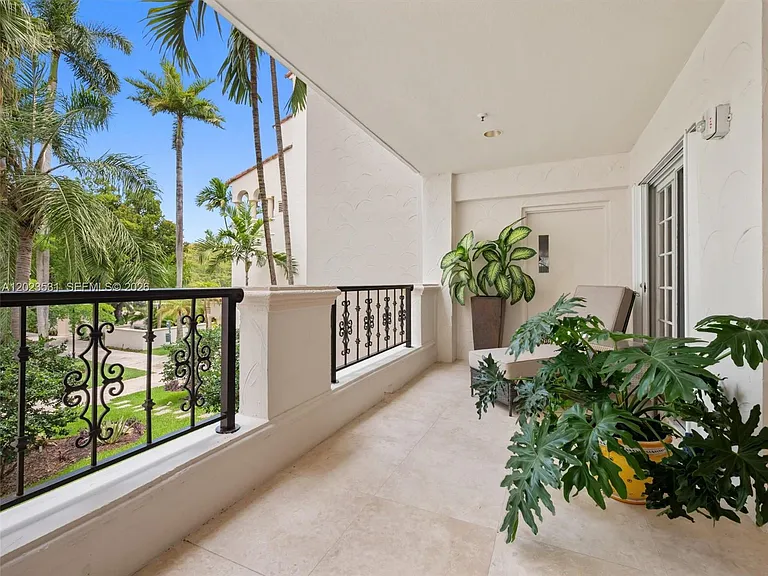2425 Fisher Island Dr #5205 — Photo 33
