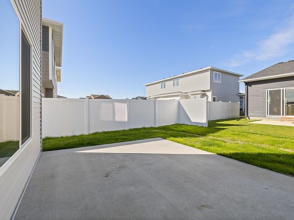 4th image of 2413 Landmark Dr