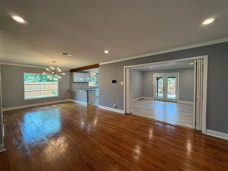 2555 W Kings Hwy — Photo 7