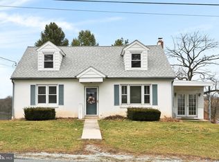 14 N Conestoga View Dr, Akron, PA 17501