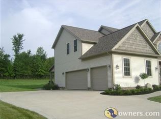 1121 Whispering Woods Dr, Macedonia, OH 44056