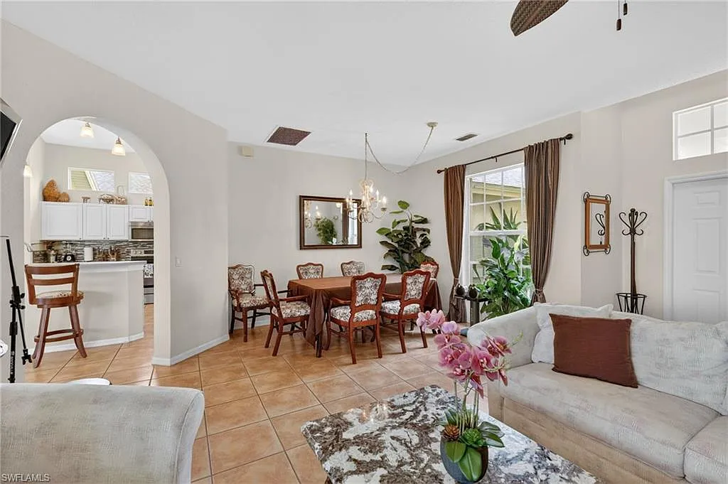 4 bed, 3.0 bath, 2352 sqft, $4,950 — Photo 4