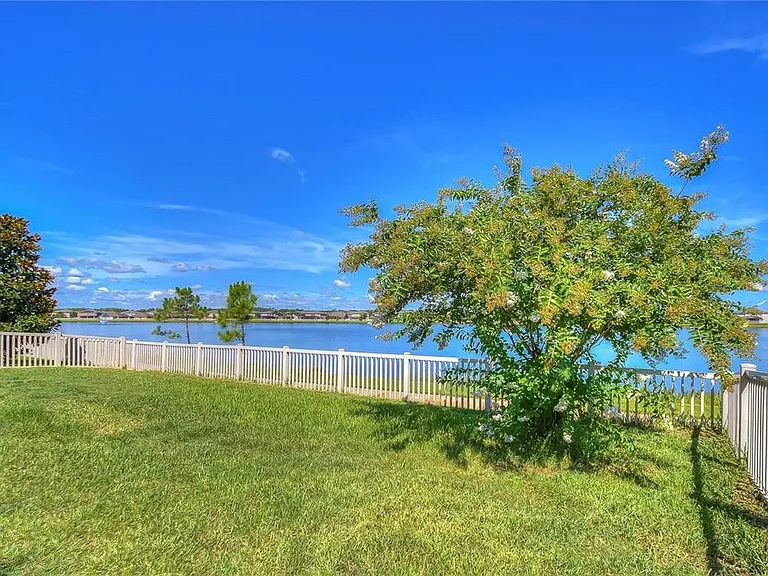 19391 Long Lake Ranch Blvd — Photo 26