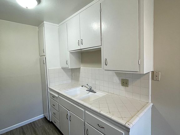 4th image of 542 Columbia Ave #2