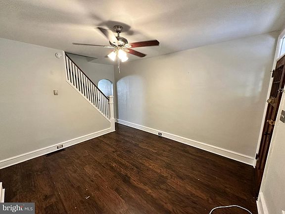 3rd image of 744 Roosevelt Ave