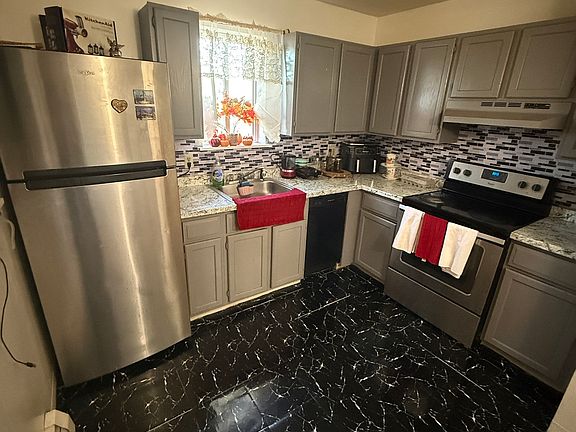 4th image of 135 Flax Hill Road #10