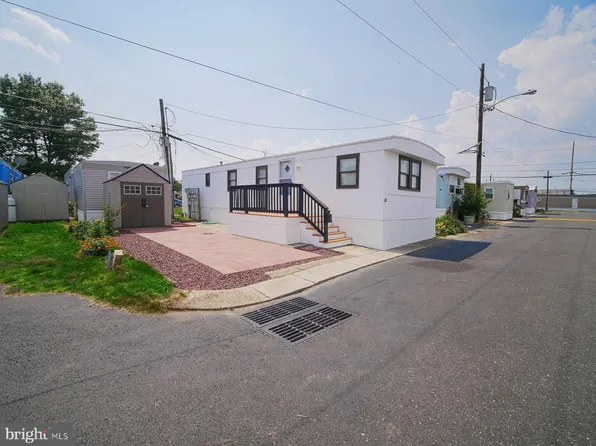 19 Cedarwood Ave, Gloucester City, NJ 08030