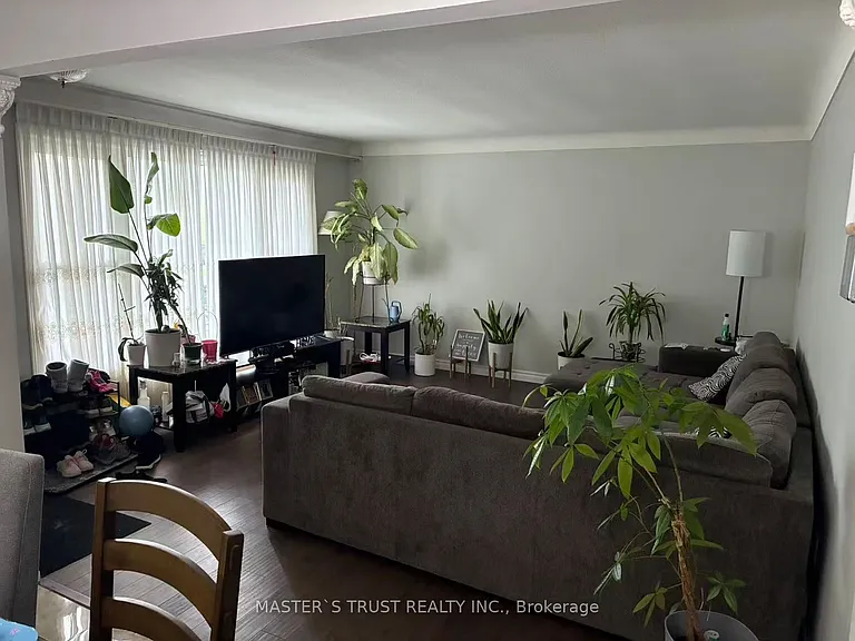 32 Gale Cres — Photo 2