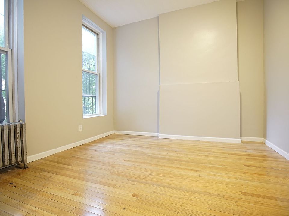 1st image of 526 Willoughby Ave #1