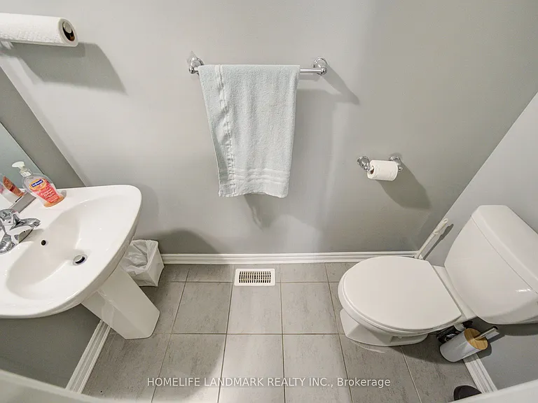 106 Barkerville Dr — Photo 17