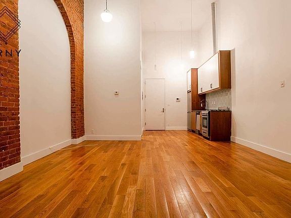 3rd image of 949 Willoughby Ave #304B
