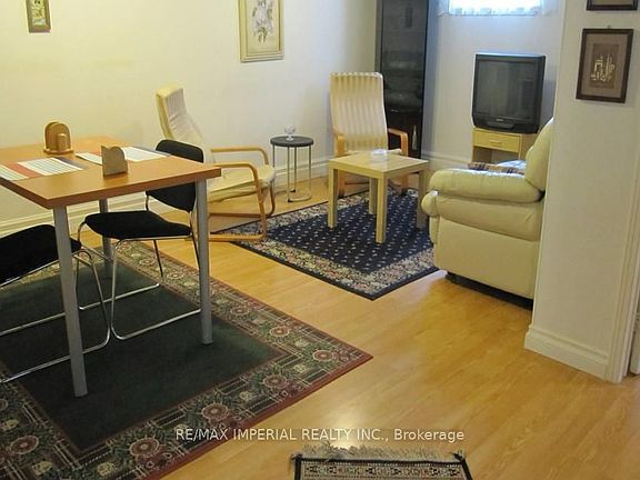 5th image of 53 Grandview Ave