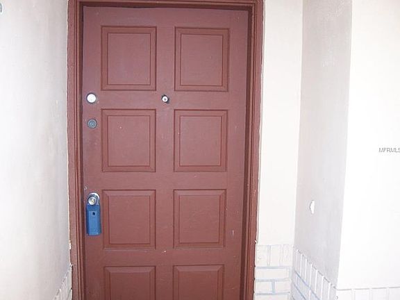3rd image of 1015 Camelot Way