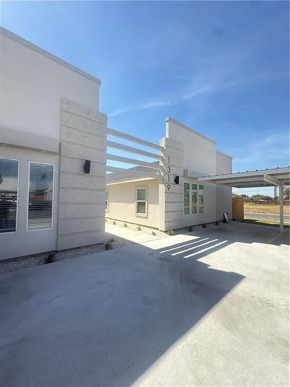 3 bed, 2.0 bath, 1100 sqft, $1,200 — Photo 1