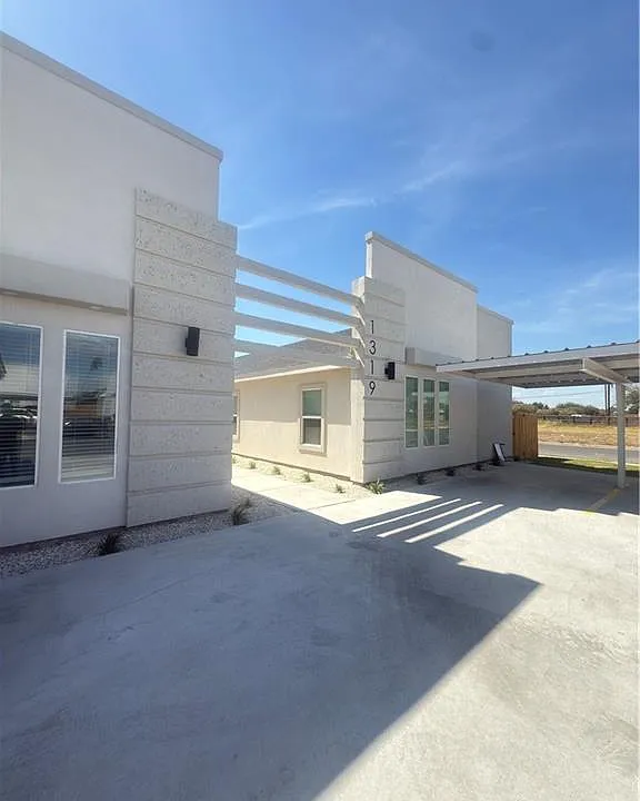 1319 San Vicente Ave #1