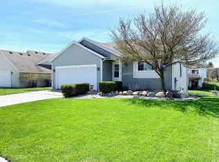 2916 Stonewood St NW, Grand Rapids, MI 49504