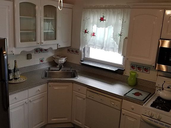 3rd image of 1266 Augustina Ave