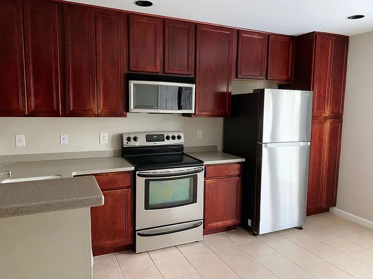 9907 Kedzie Ct — Photo 5