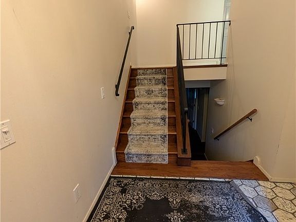 3rd image of 17945 Cliffside Dr