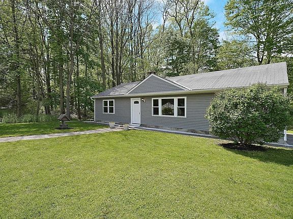 3rd image of 16 Canterbury Ln