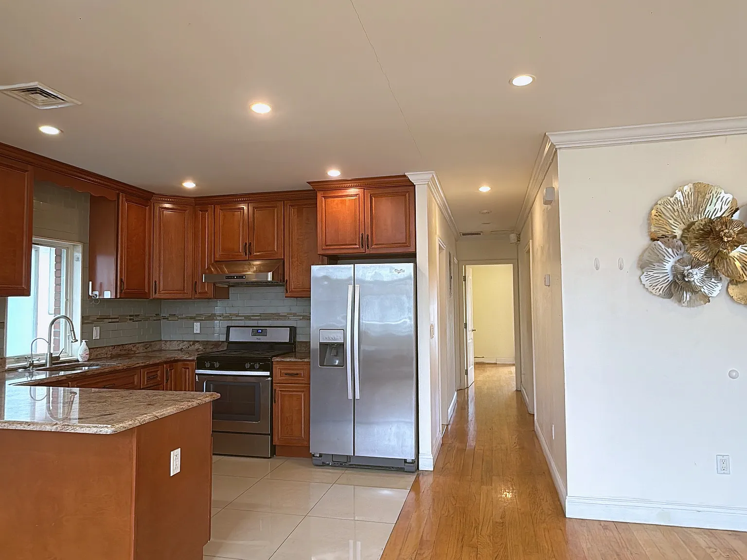 3 bed, 1400 sqft, $3,300 — Photo 1